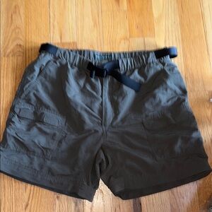 Royal Robbins, Women's Army Green Cargo Shorts w/ black Belt, size Large, USED